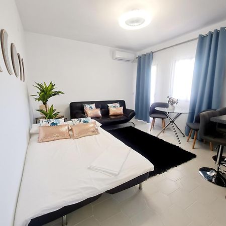 Precioso Apartamento Con Piscinas Y Vistas Al Mar. Benalmadena Exterior photo