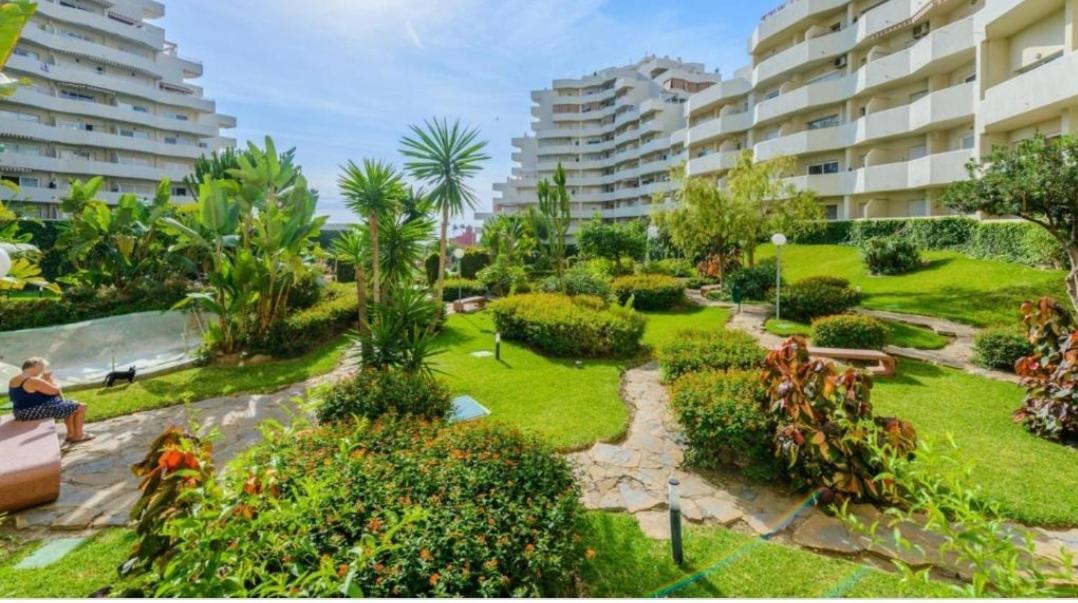 Precioso Apartamento Con Piscinas Y Vistas Al Mar. Benalmadena Exterior photo