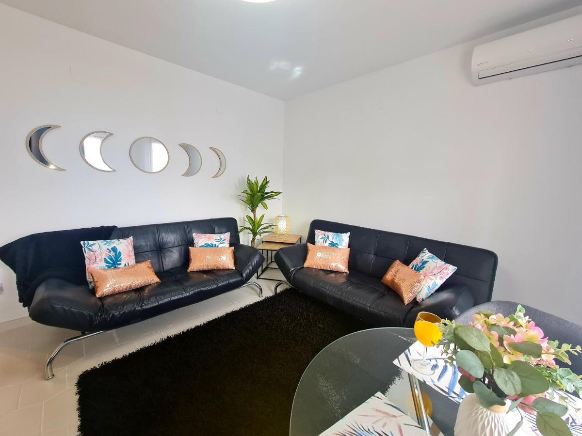 Precioso Apartamento Con Piscinas Y Vistas Al Mar. Benalmadena Exterior photo