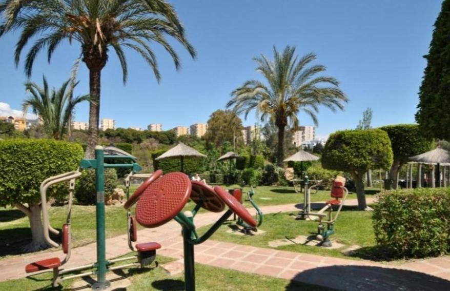 Precioso Apartamento Con Piscinas Y Vistas Al Mar. Benalmadena Exterior photo