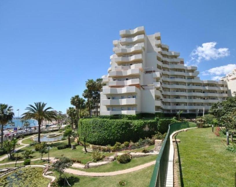 Precioso Apartamento Con Piscinas Y Vistas Al Mar. Benalmadena Exterior photo