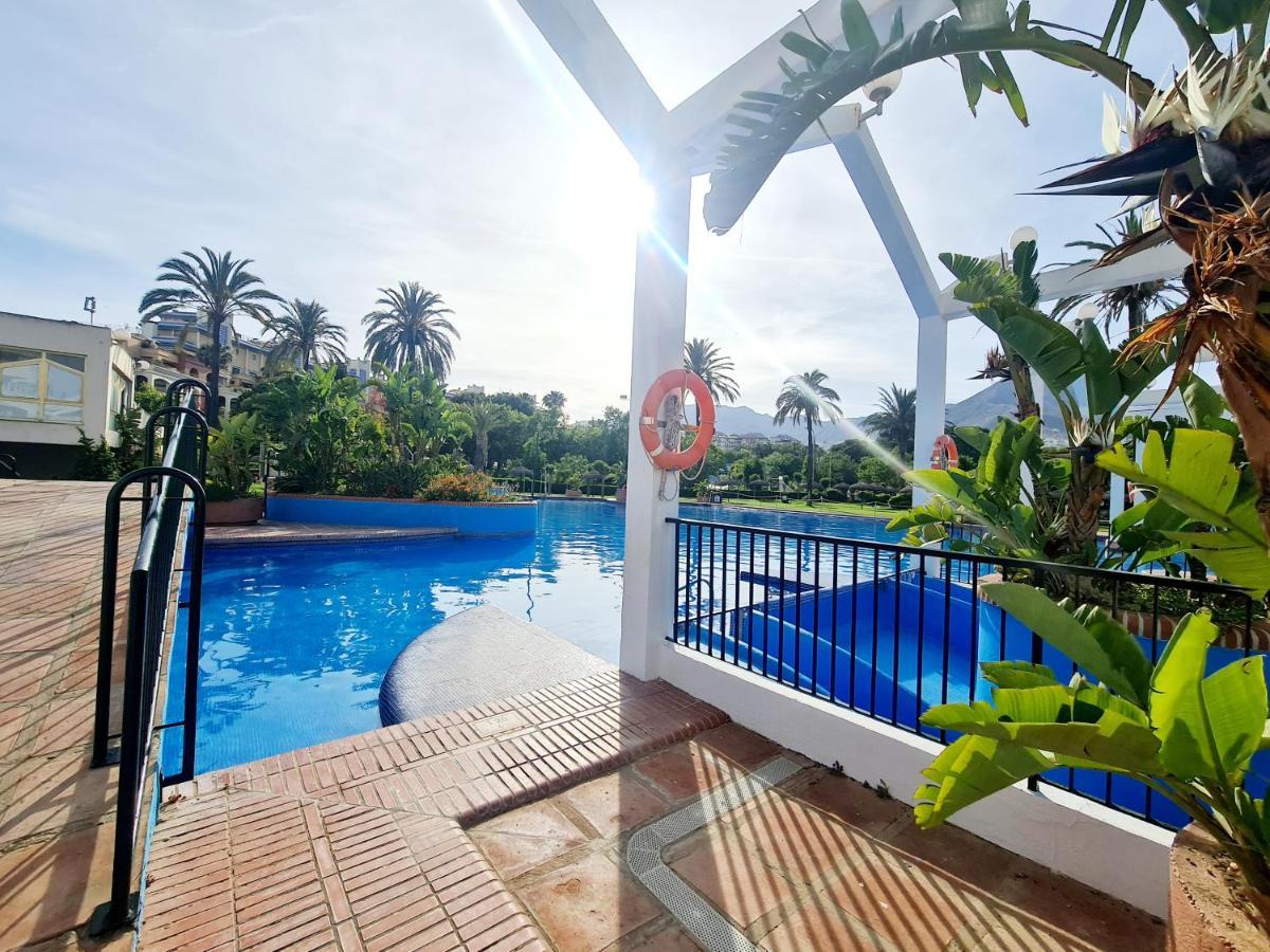 Precioso Apartamento Con Piscinas Y Vistas Al Mar. Benalmadena Exterior photo