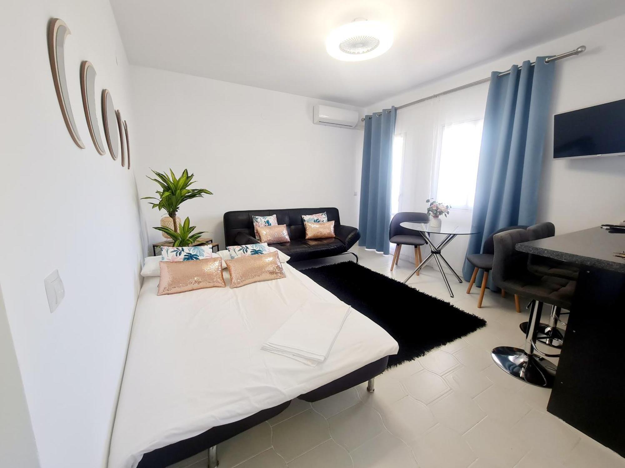 Precioso Apartamento Con Piscinas Y Vistas Al Mar. Benalmadena Exterior photo